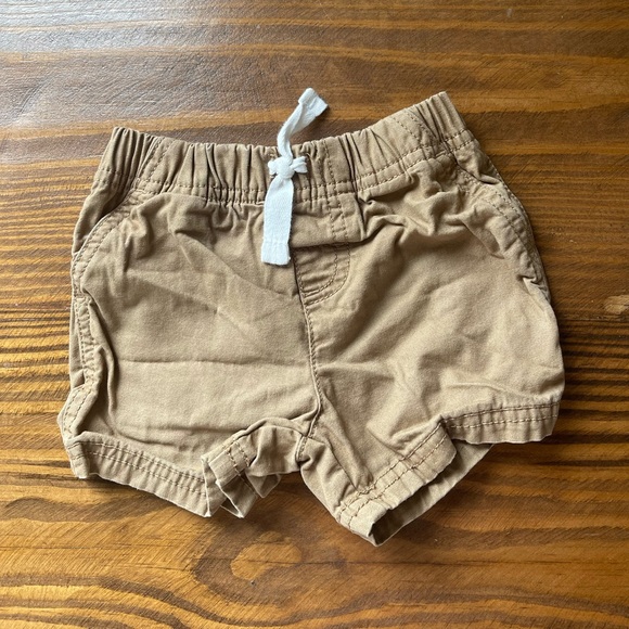4 / $20 Carter’s khaki Shorts 9M - Picture 1 of 2